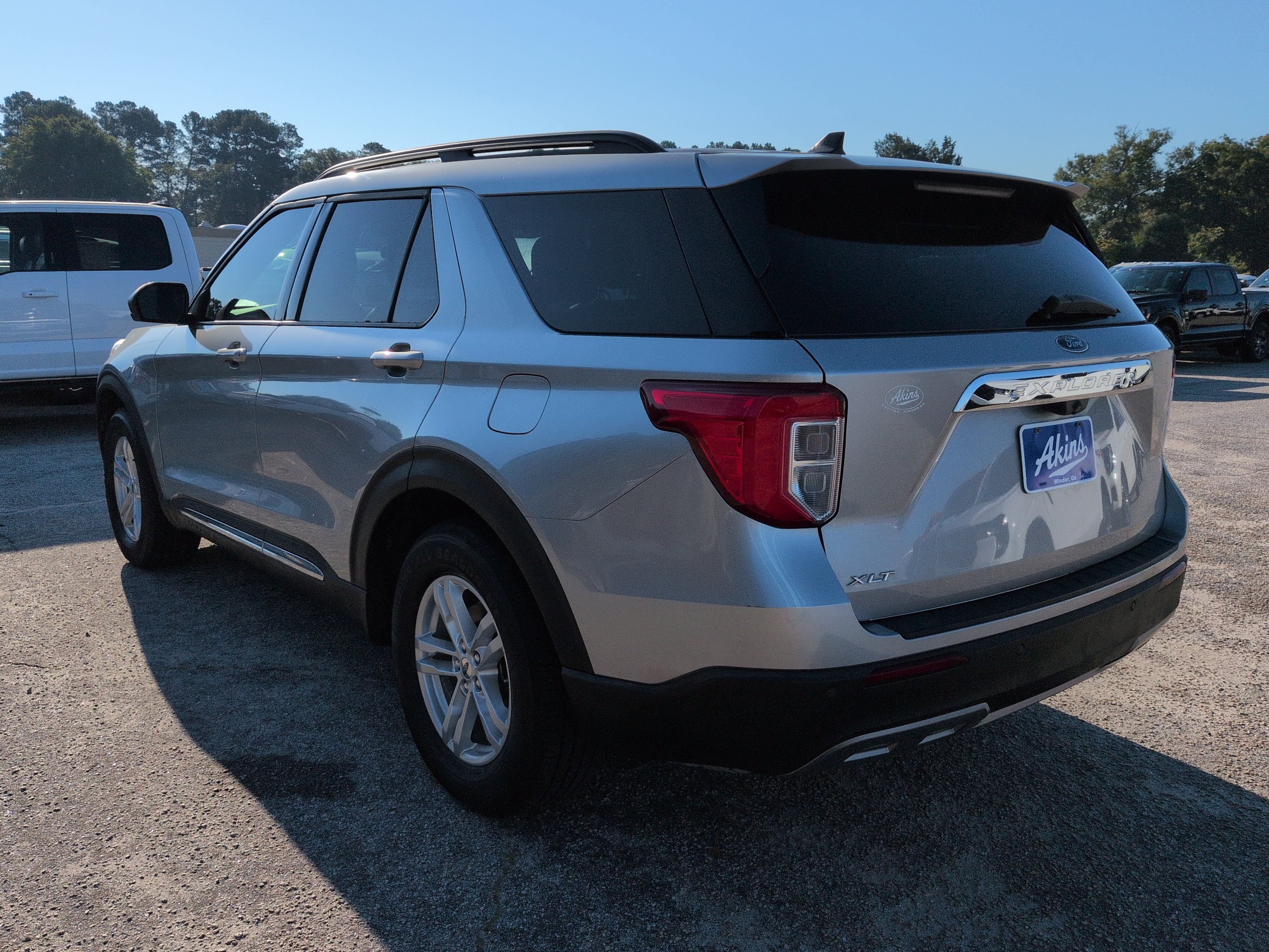 Certified 2022 Ford Explorer XLT w/ Equipment Group 202A RWD image 5