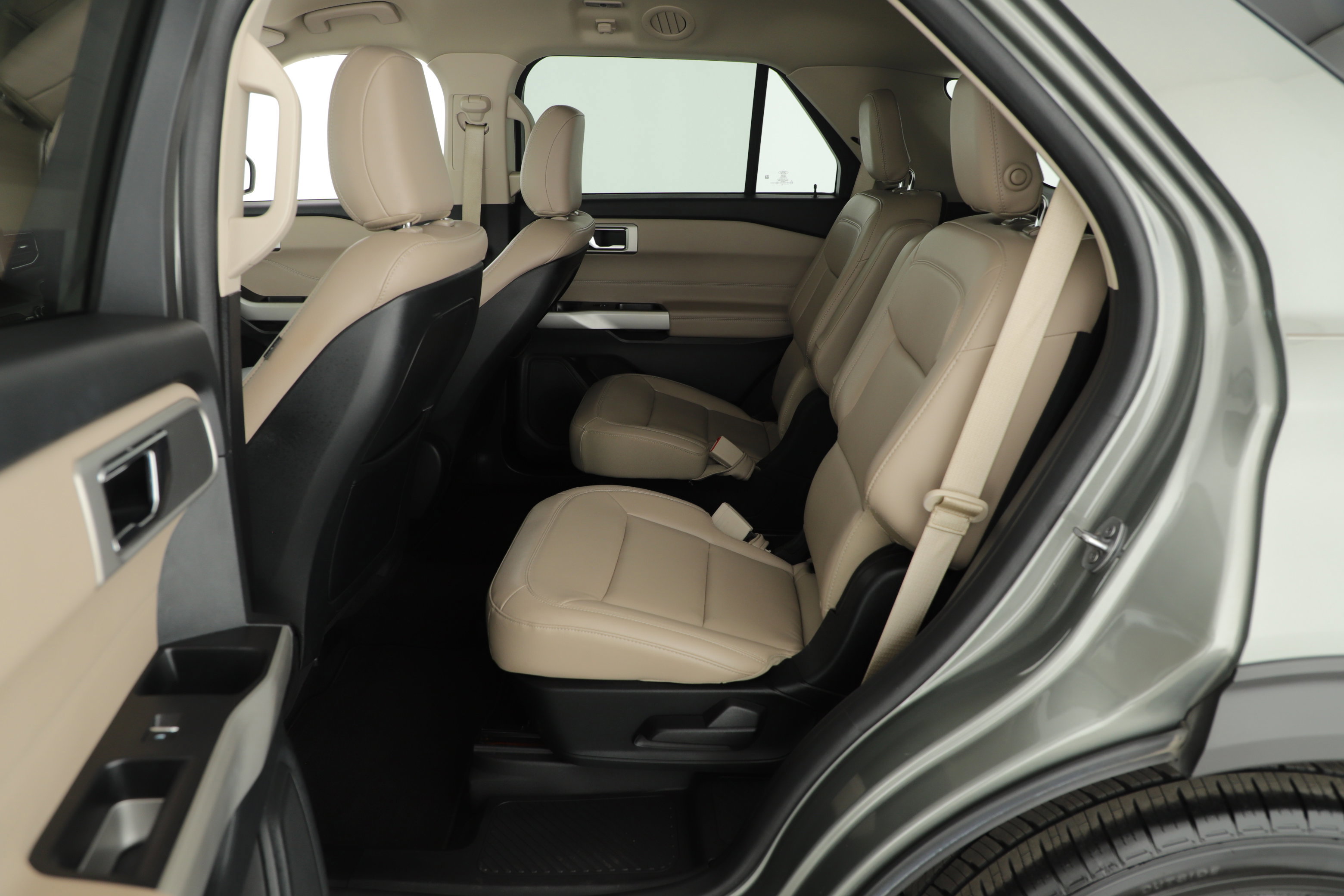 Certified 2020 Ford Explorer XLT w/ Equipment Group 202A image 9