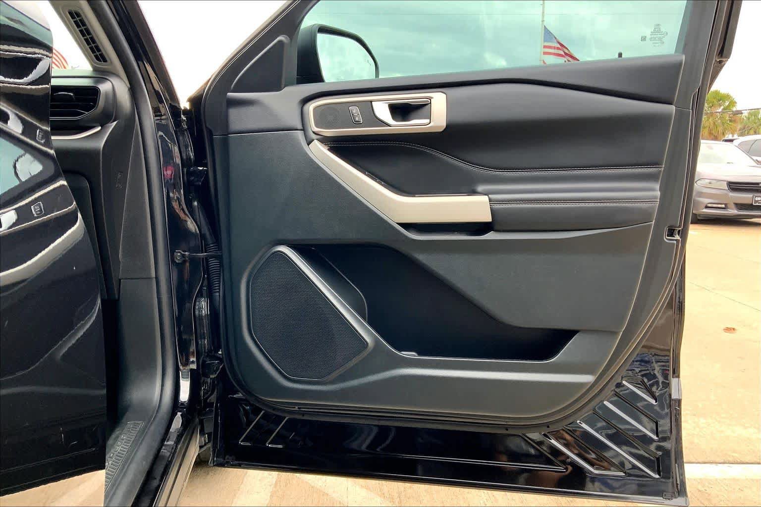 Certified 2024 Ford Explorer XLT RWD image 23