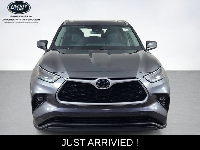 Used 2025 Toyota Highlander XLE AWD/4WD image 8