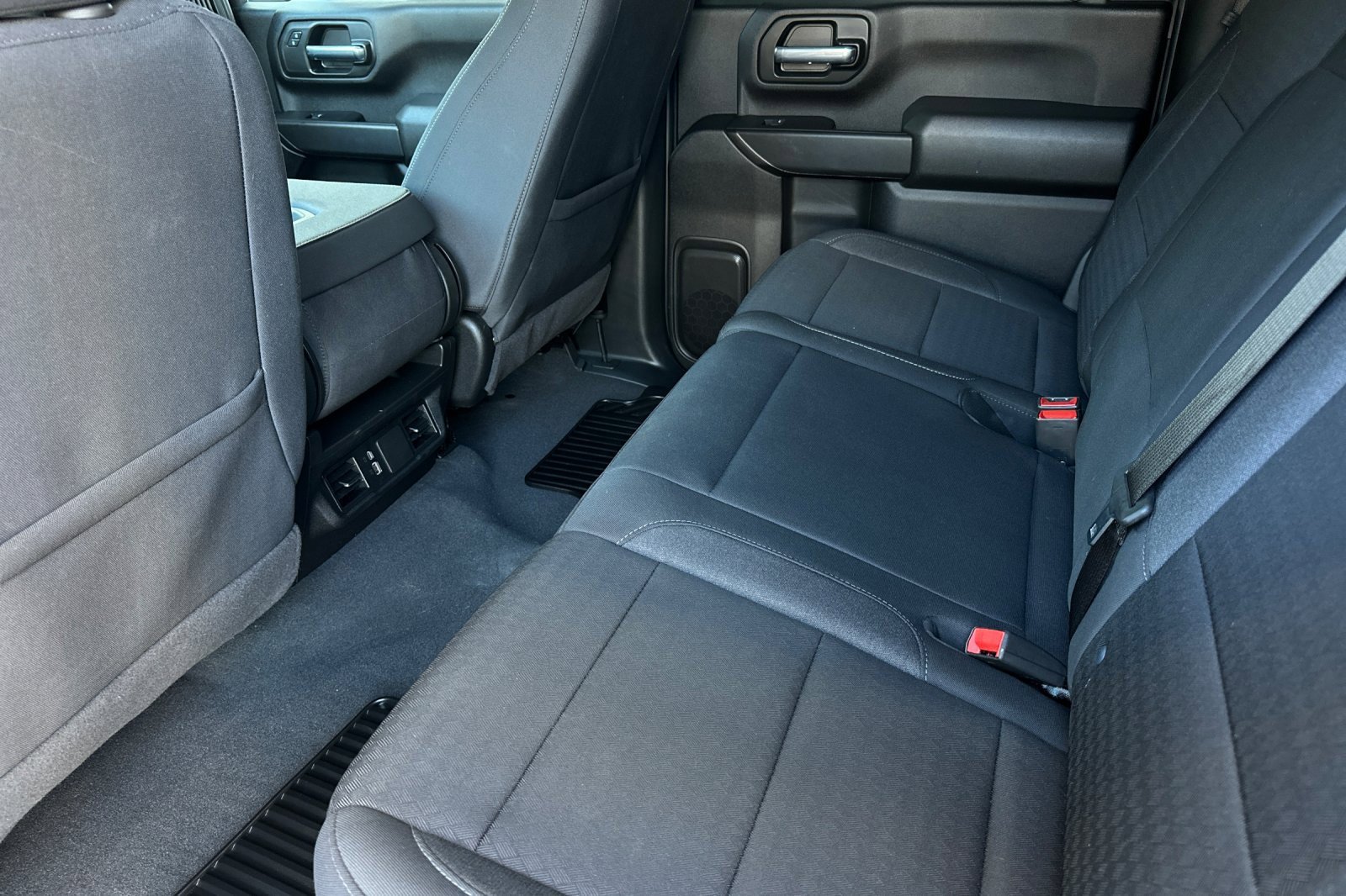 Used 2025 Chevrolet Silverado 2500 Custom w/ Custom Value Package image 11