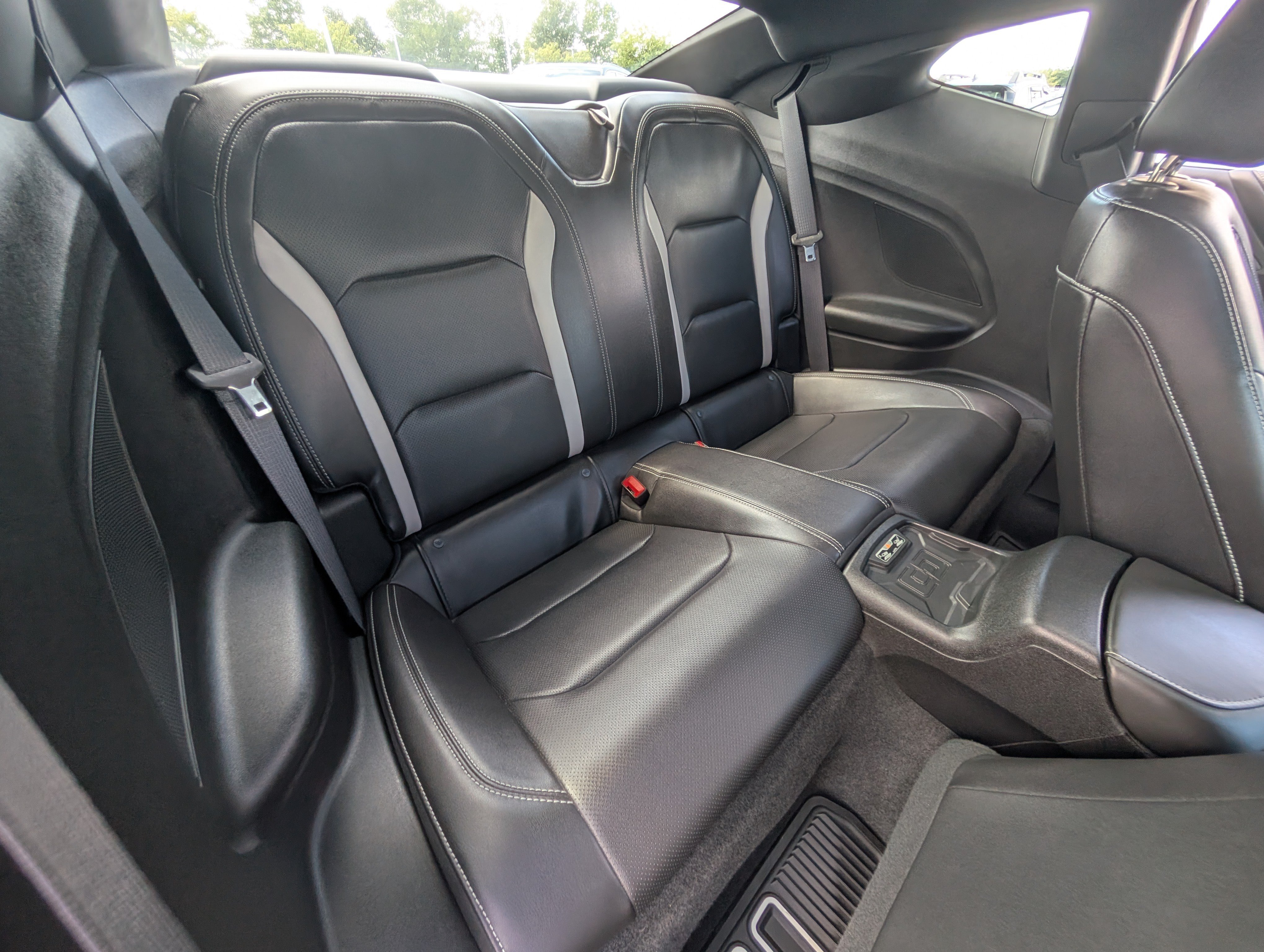 Used 2018 Chevrolet Camaro SS RWD image 11