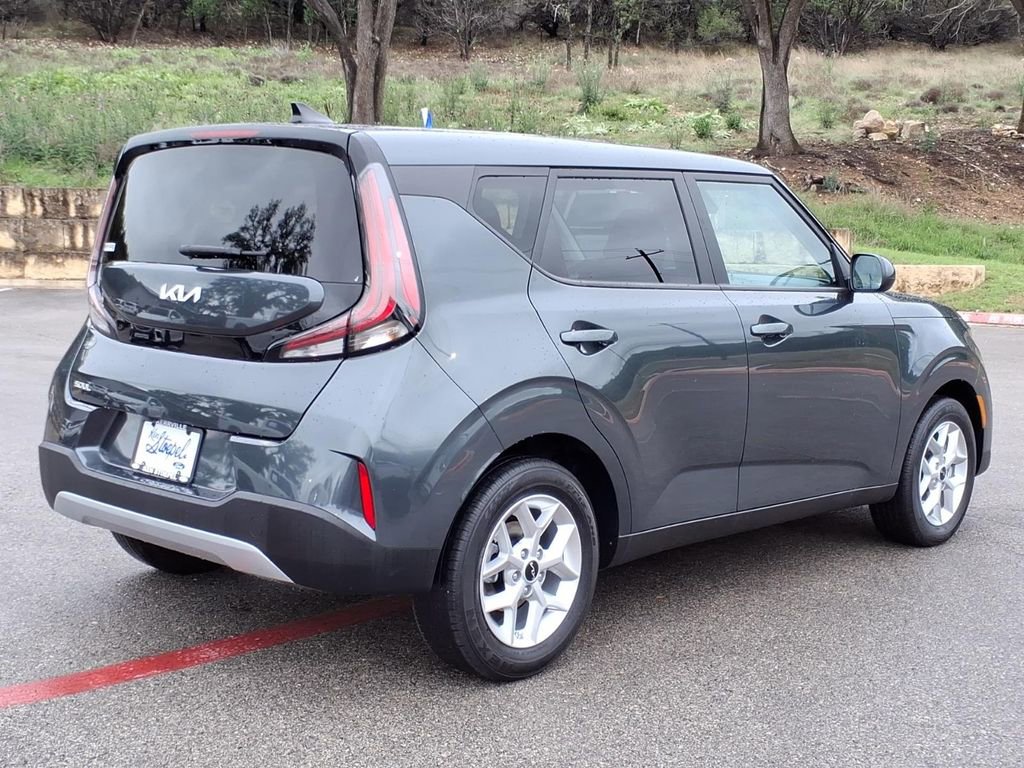 Used 2025 Kia Soul LX w/ LX Technology Package FWD image 7