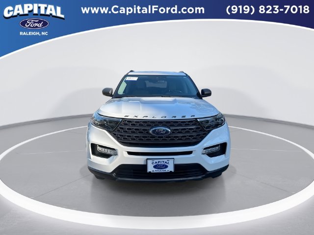 Certified 2021 Ford Explorer XLT w/ Equipment Group 202A AWD/4WD image 3