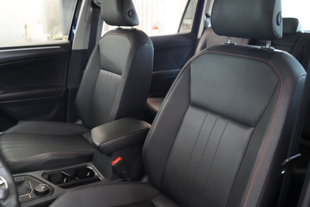 Used 2024 Volkswagen Tiguan SE AWD/4WD image 19
