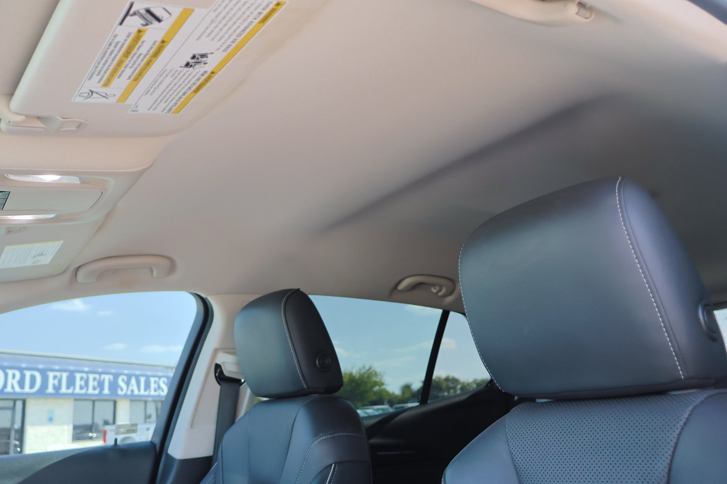 Used 2022 Buick Envision Essence w/ Safety Package image 26