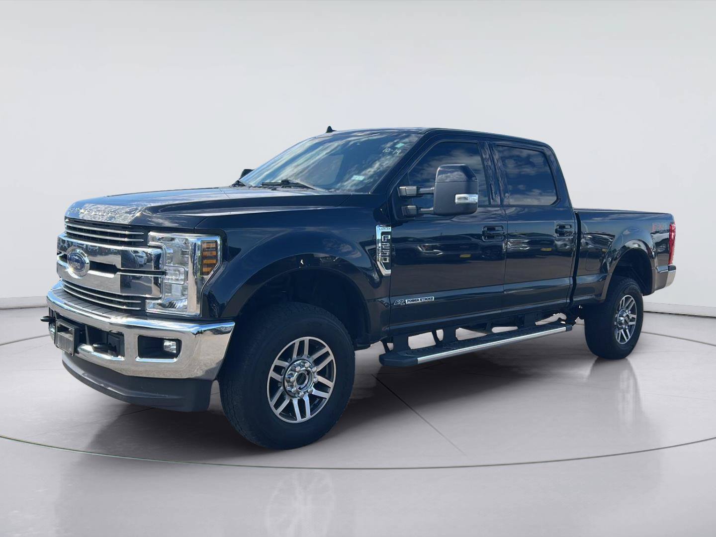 Certified 2019 Ford F250 Lariat w/ FX4 Off-Road Package AWD/4WD image 1