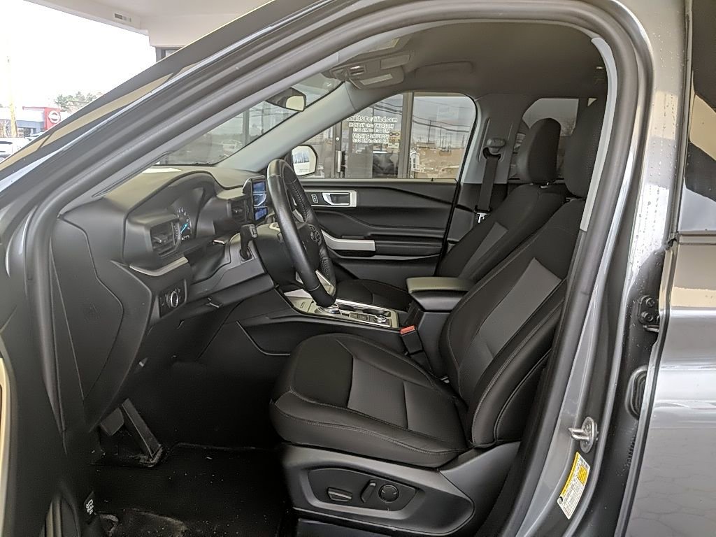 Certified 2023 Ford Explorer XLT w/ Class IV Trailer Tow Package AWD/4WD image 13