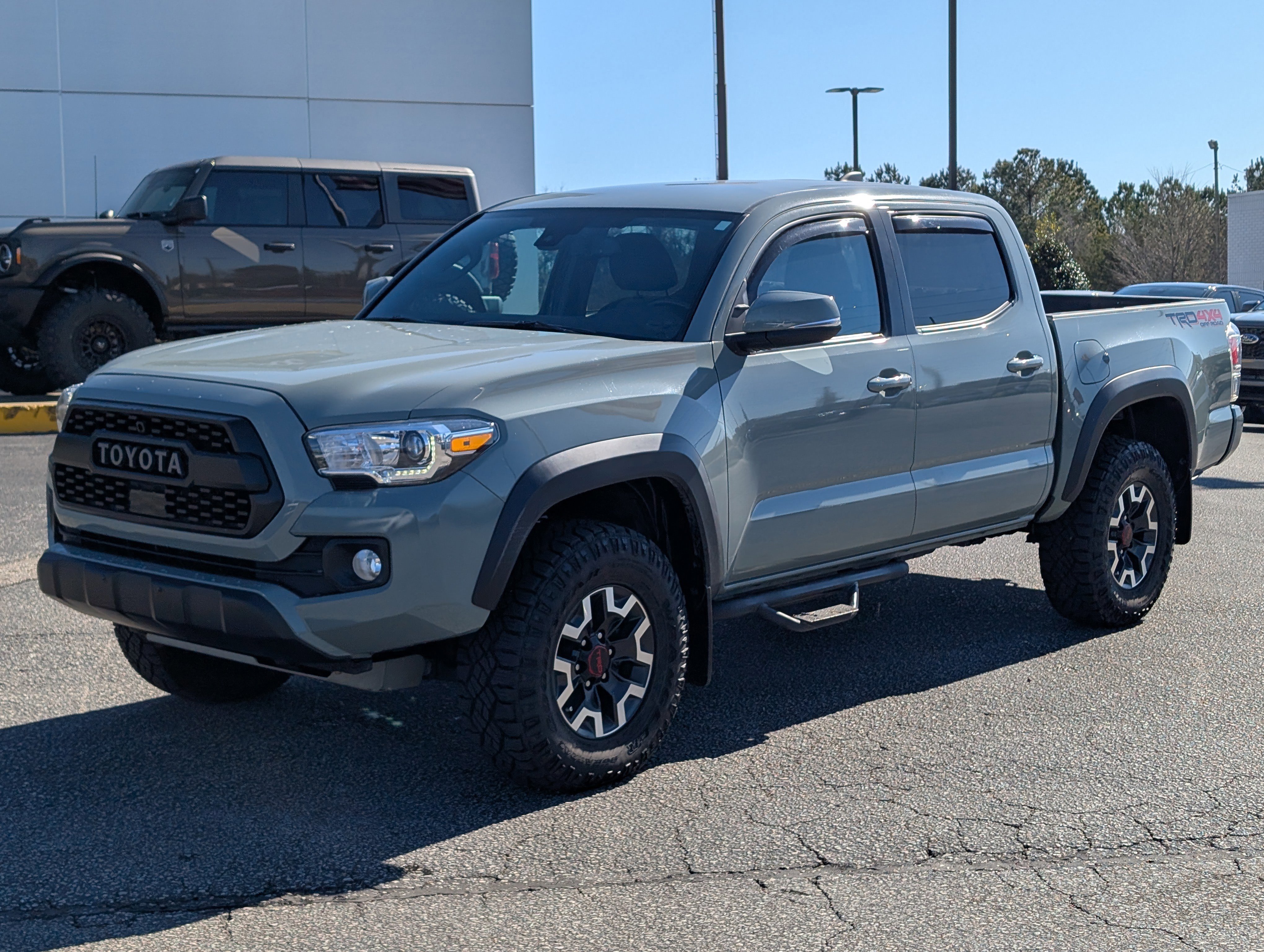 Used 2022 Toyota Tacoma TRD Off-Road w/ Technology Package image 8