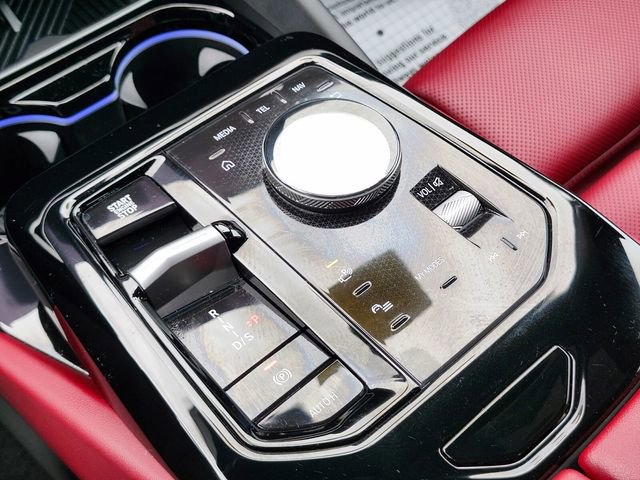 Used 2024 BMW 540i xDrive w/ Premium Package image 24