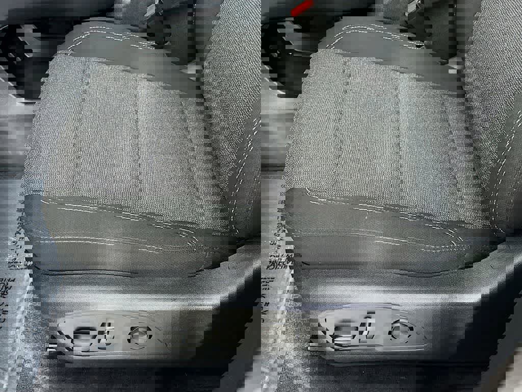 Used 2025 GMC Acadia Elevation image 32