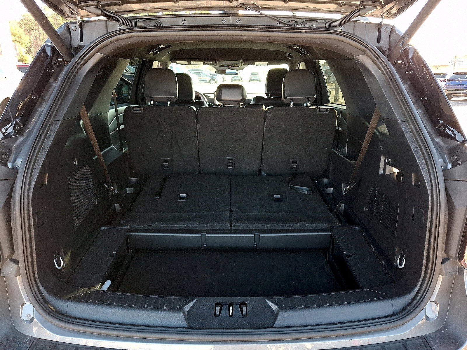 Certified 2025 Ford Explorer ST-Line w/ ST-Line Street Pack image 28