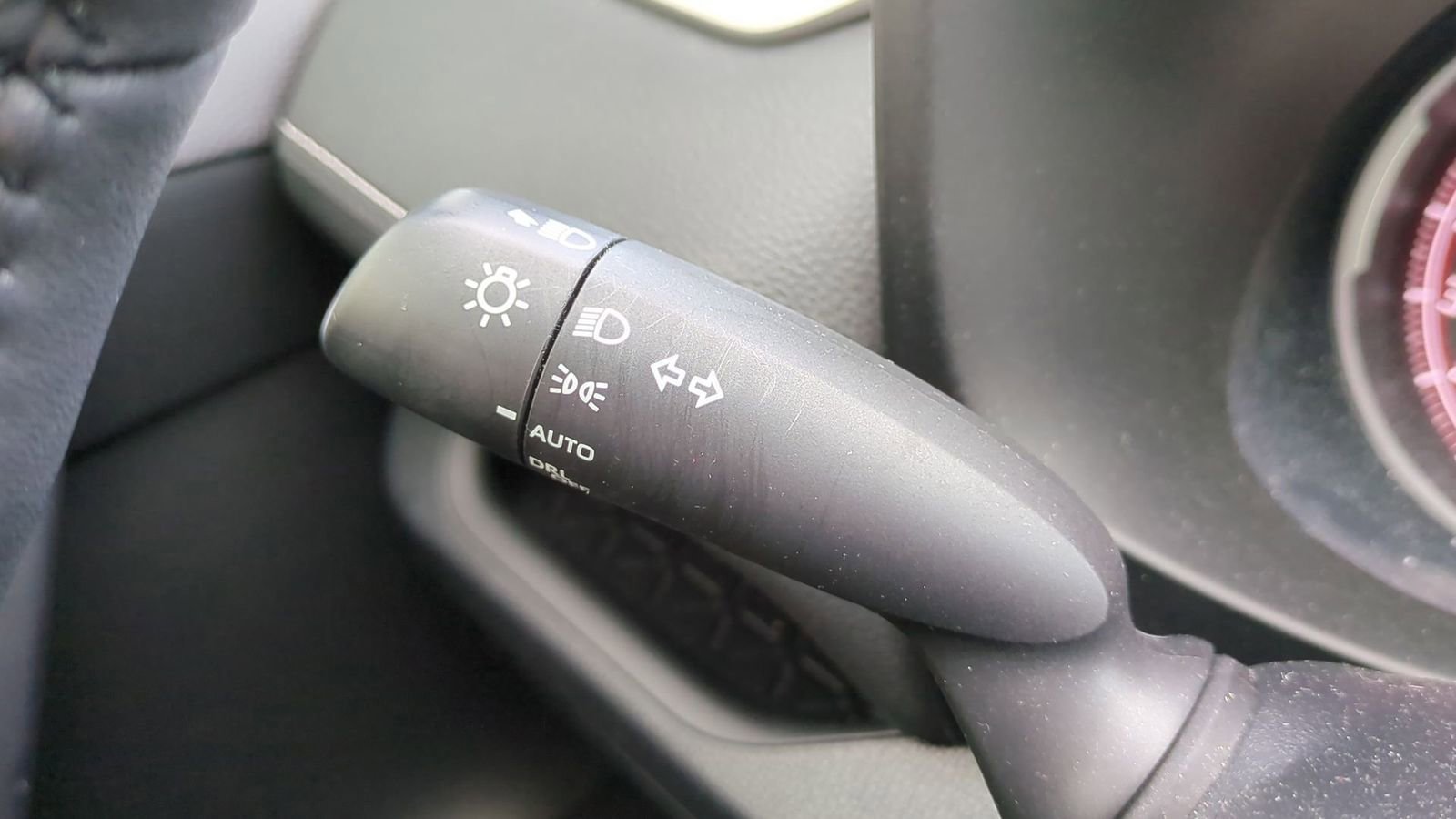 Used 2023 Toyota RAV4 XLE image 28