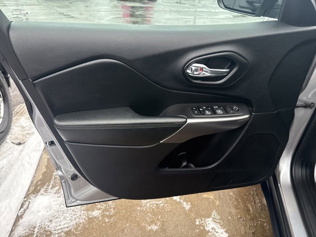 Used 2021 Jeep Cherokee Latitude Lux image 18