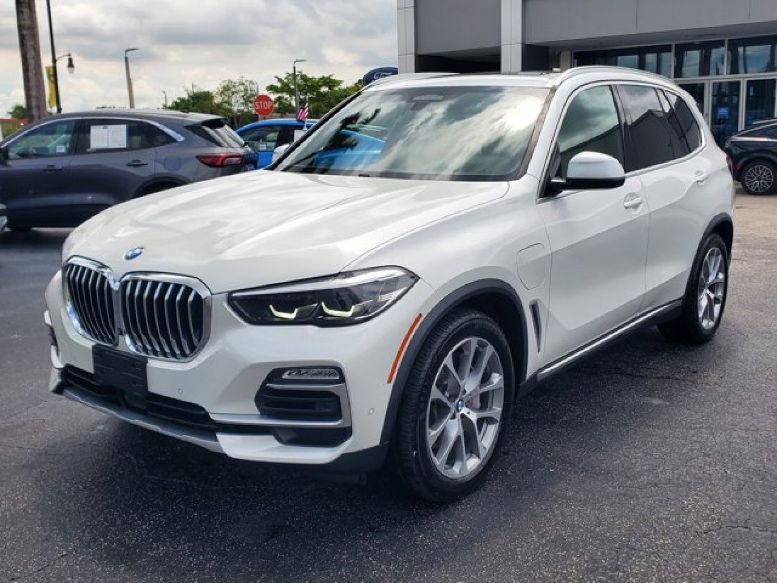 Used 2021 BMW X5 xDrive45e w/ Premium Package image 3