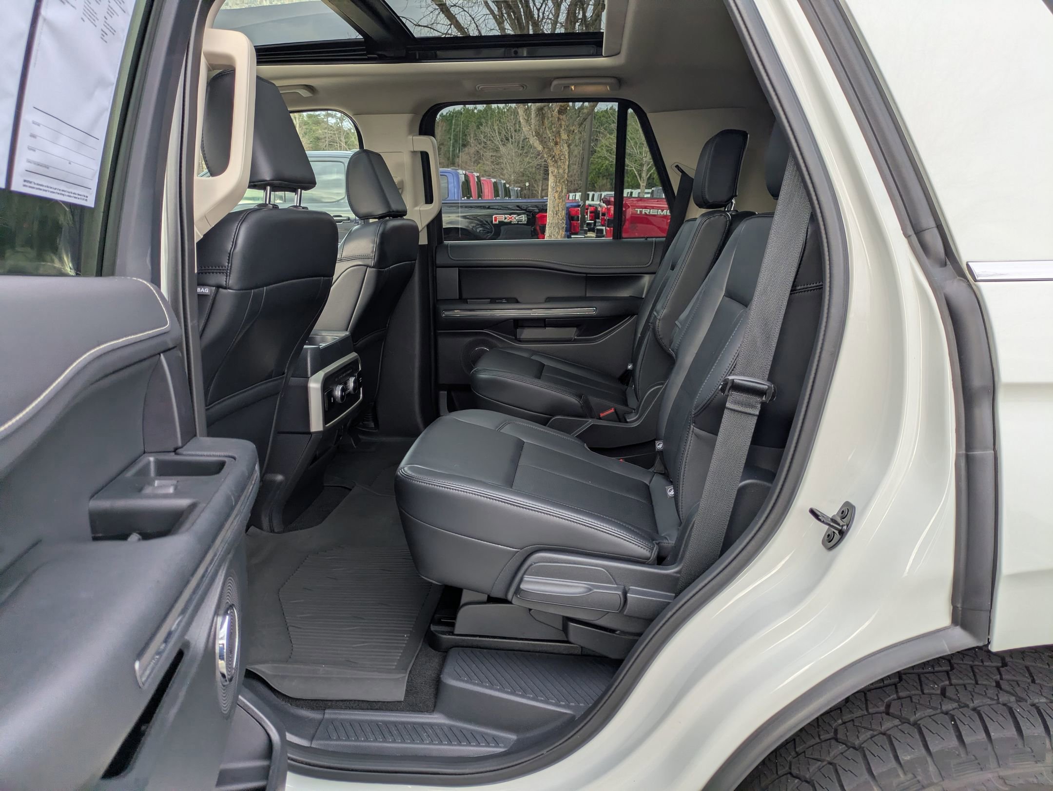 Certified 2024 Ford Expedition XLT image 30