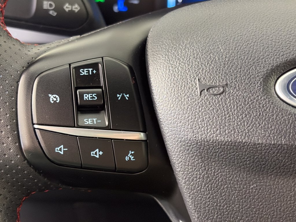 Certified 2025 Ford Escape ST-Line Select AWD/4WD image 17