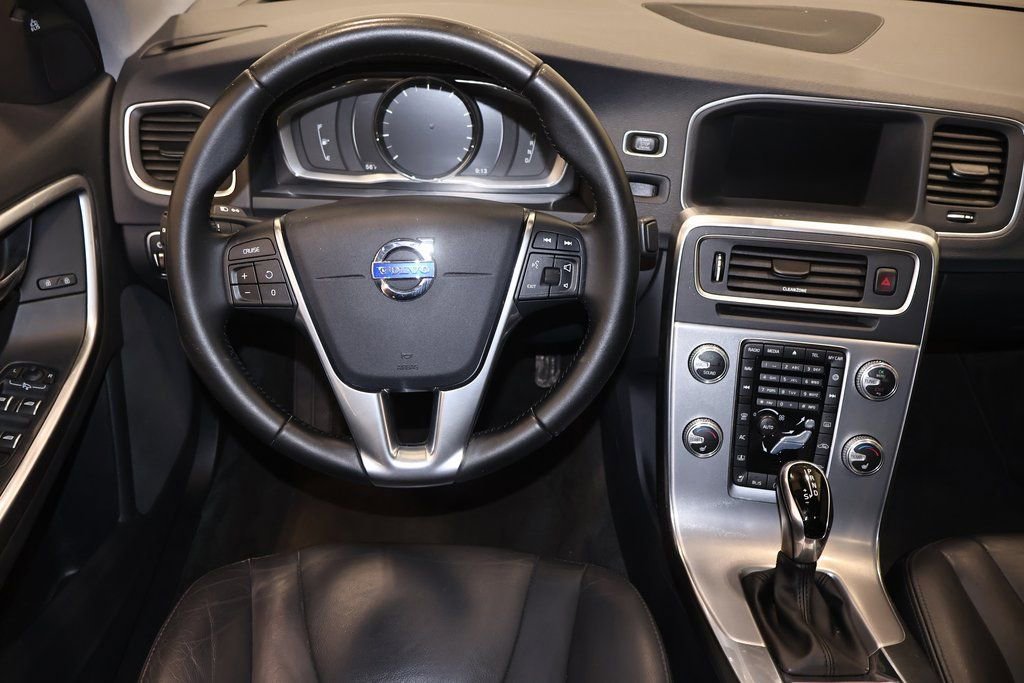 Used 2017 Volvo S60 T5 Inscription image 26