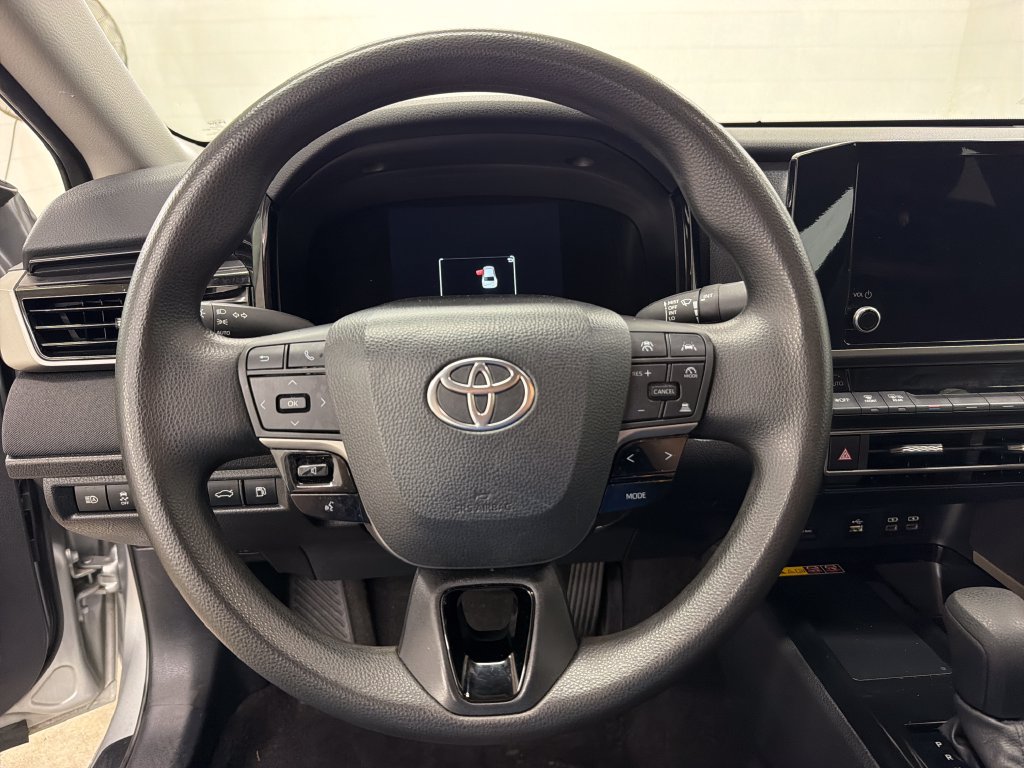 Used 2025 Toyota Camry LE FWD image 18