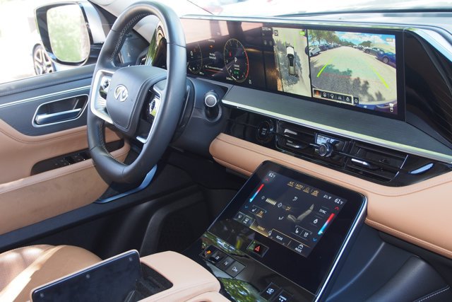 Used 2025 INFINITI QX80 Sensory AWD/4WD image 11