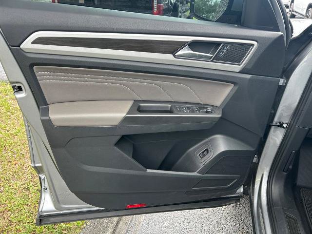 Used 2023 Volkswagen Atlas SE w/ Black Wheel Package FWD image 17