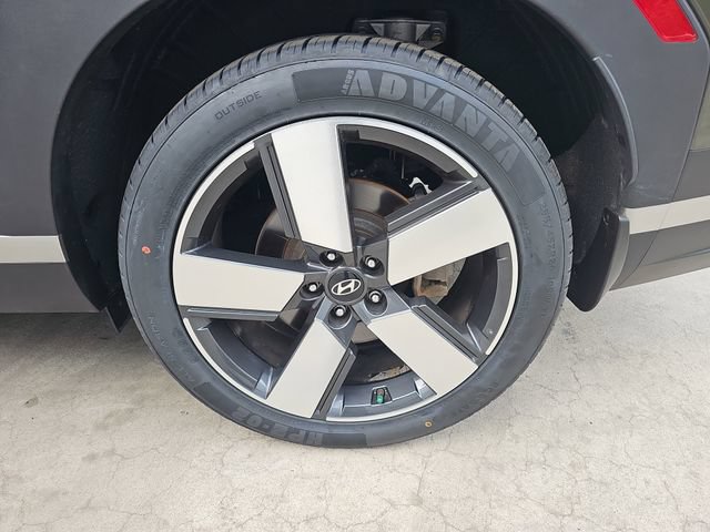 Used 2025 Hyundai Santa Fe Limited AWD/4WD image 31