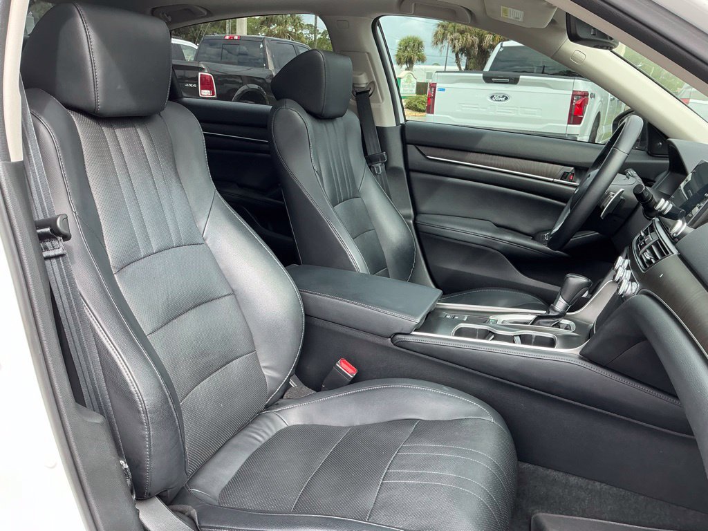 Used 2018 Honda Accord Touring image 18