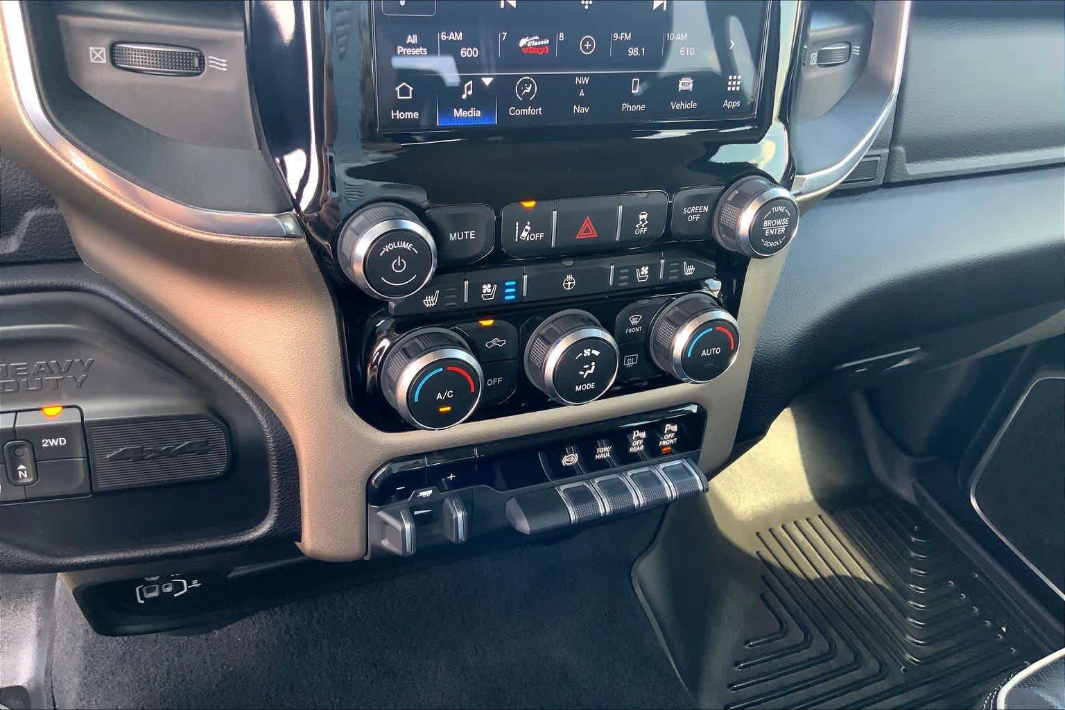 Used 2024 RAM 2500 Laramie w/ Safety Group AWD/4WD image 34