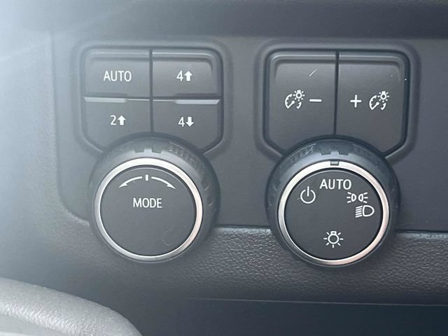 Used 2023 Chevrolet Suburban High Country AWD/4WD image 32