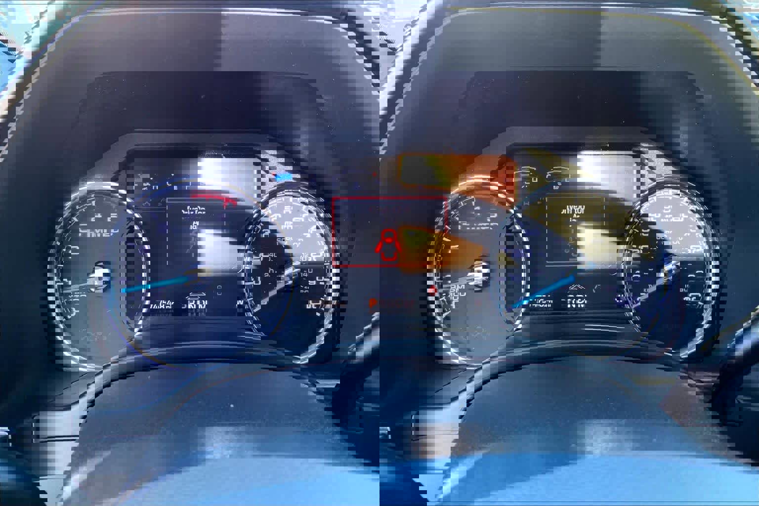 Certified 2022 Ford F250 Limited w/ FX4 Off-Road Package image 23