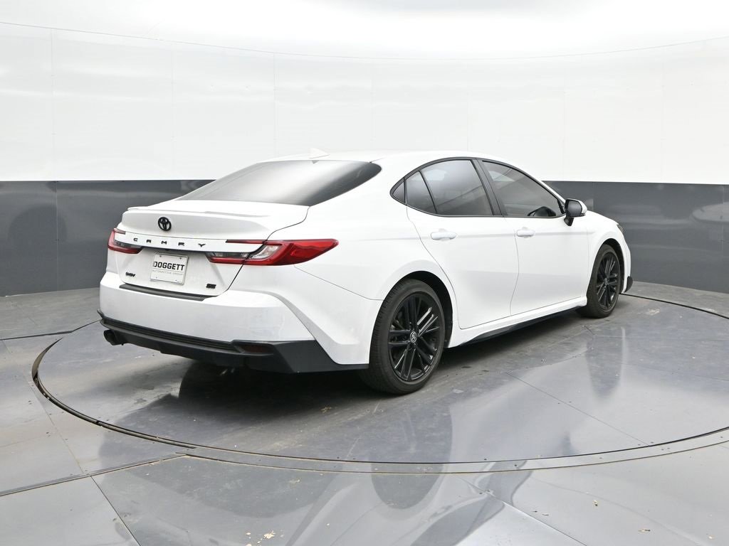 Used 2025 Toyota Camry SE image 11