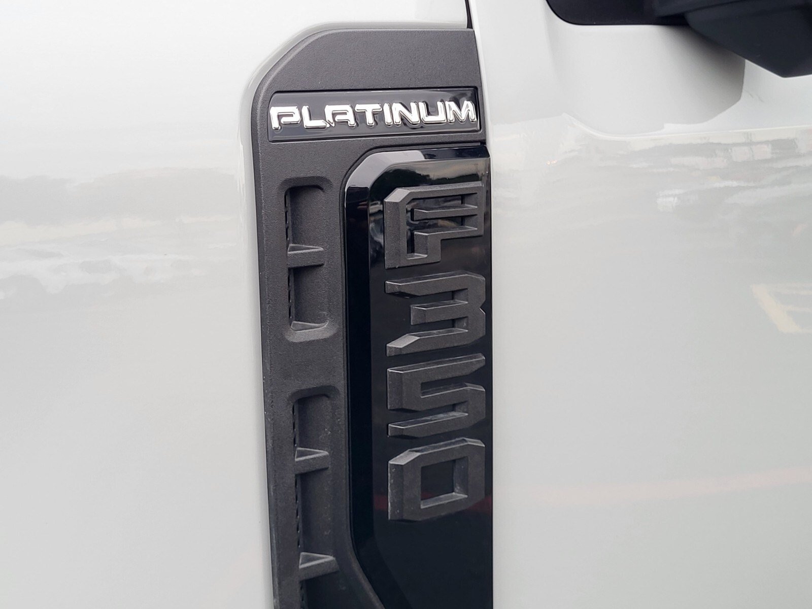 Certified 2025 Ford F350 Platinum w/ FX4 Off-Road Package AWD/4WD image 11