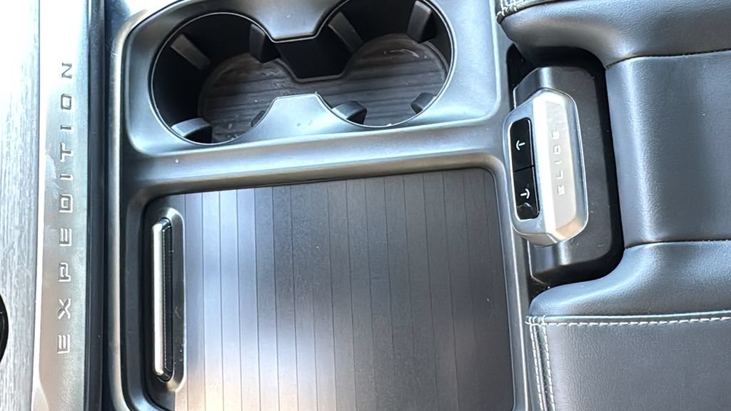 Certified 2025 Ford Expedition Platinum AWD/4WD image 16