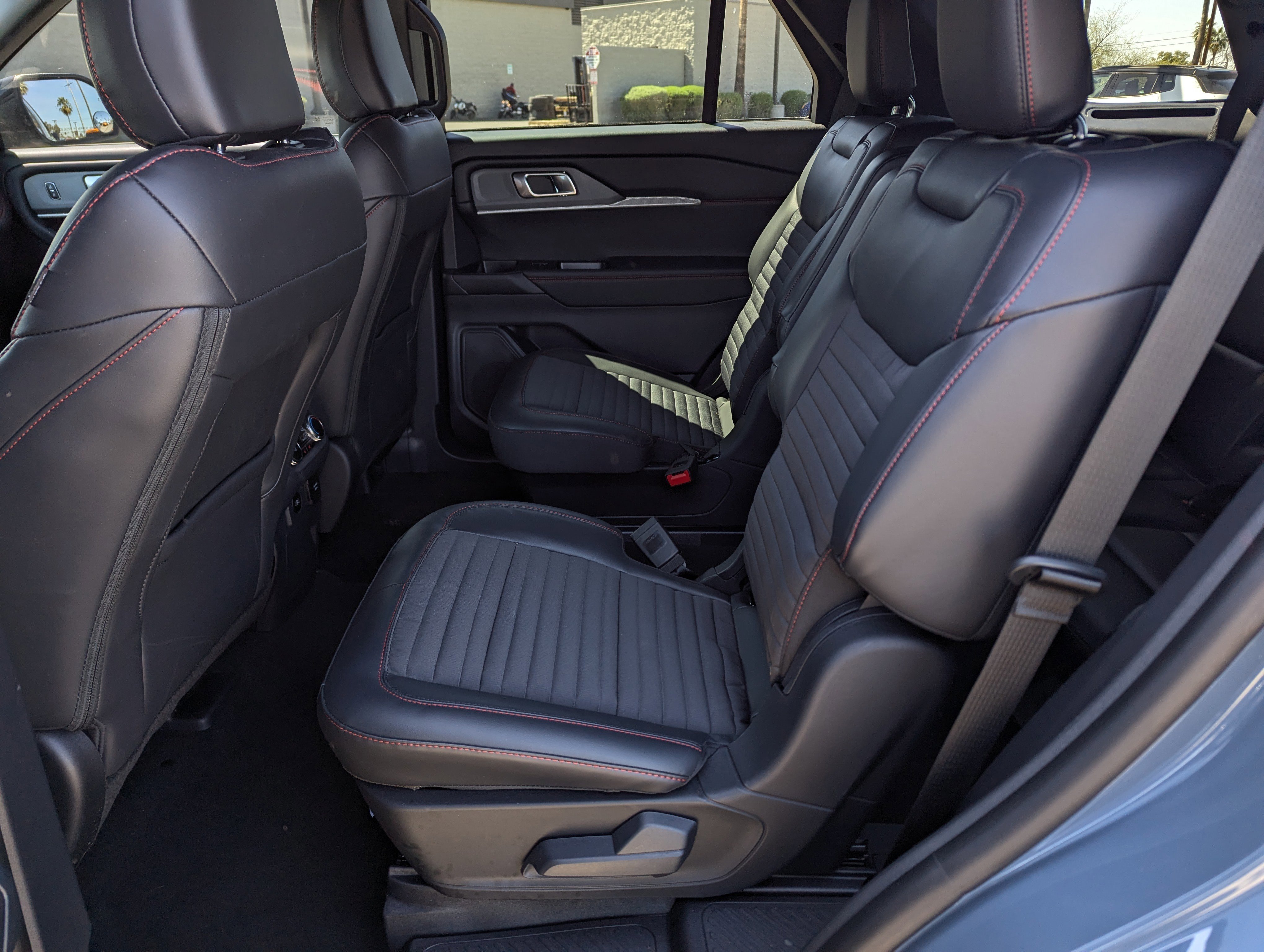 Certified 2025 Ford Explorer ST-Line w/ Premium Package image 8