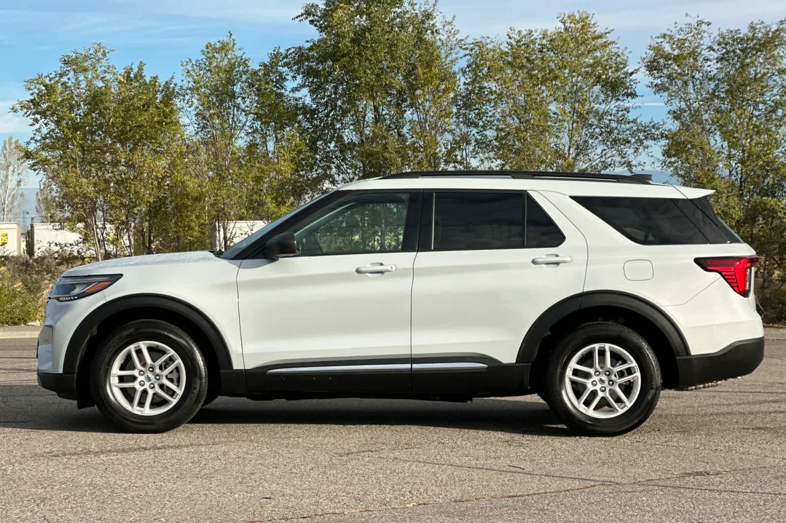 Certified 2025 Ford Explorer Active AWD/4WD image 5