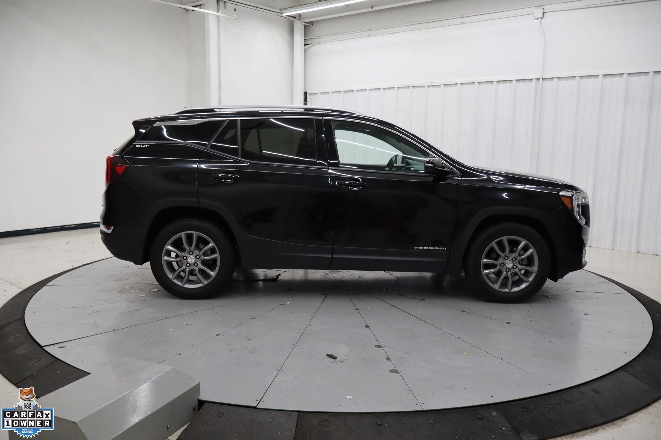 Used 2024 GMC Terrain SLT image 9