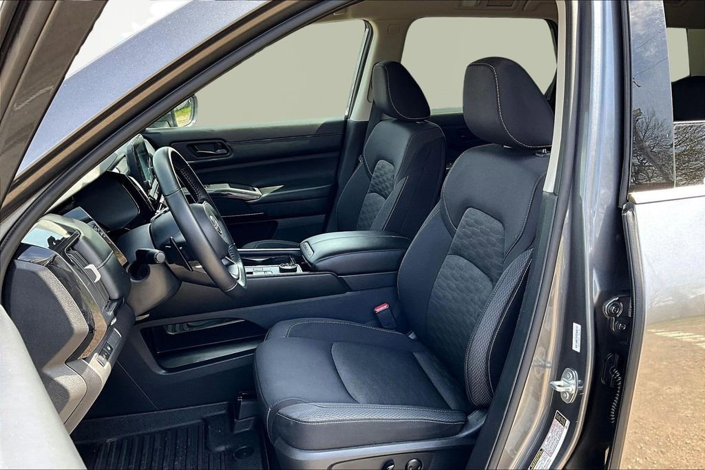 Used 2024 Nissan Pathfinder SV image 25