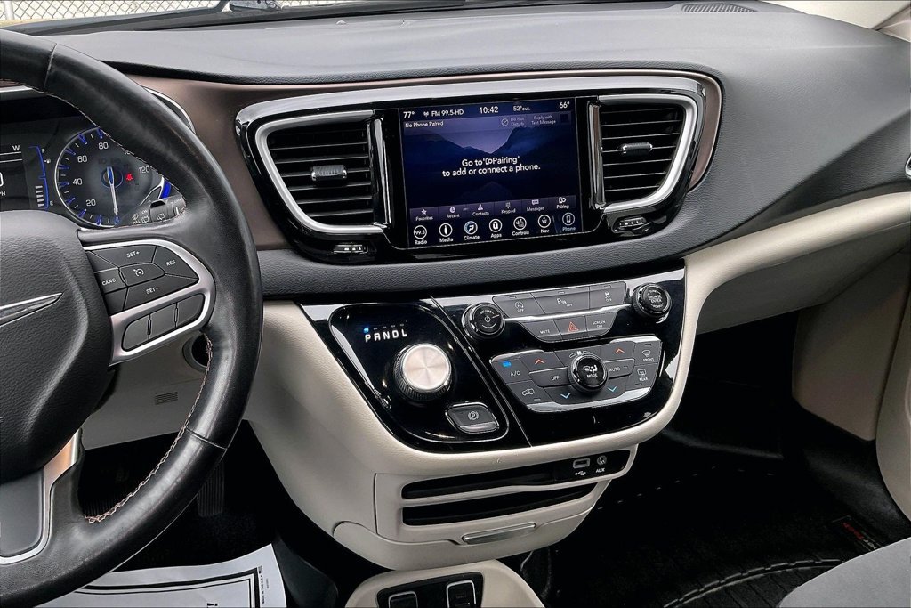 Used 2019 Chrysler Pacifica Touring Plus w/ Cold Weather Group FWD image 5