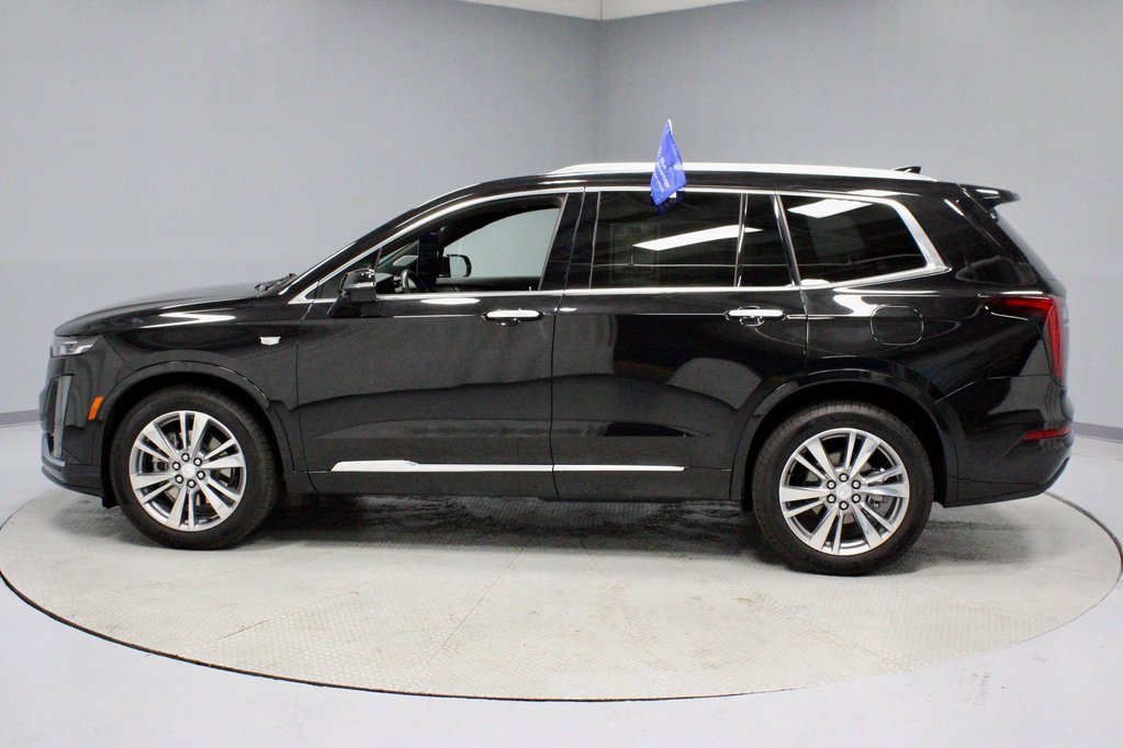 Used 2025 Cadillac XT6 Premium Luxury image 2