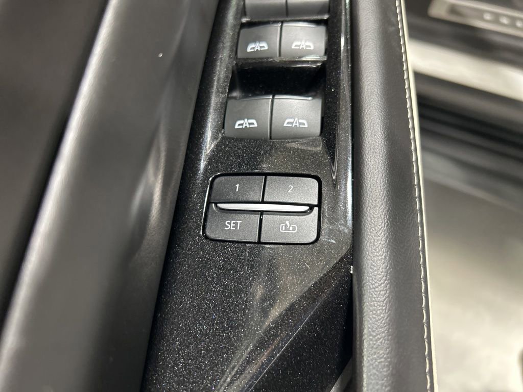 Used 2021 Cadillac Escalade Sport Platinum AWD/4WD image 16
