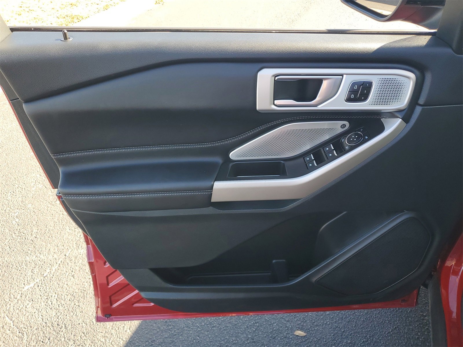 Certified 2024 Ford Explorer Limited w/ Limited Technology Package image 15