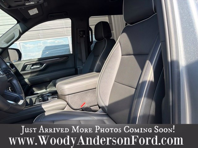 Used 2025 GMC Yukon Elevation w/ LPO, Elevation Black Package AWD/4WD image 9