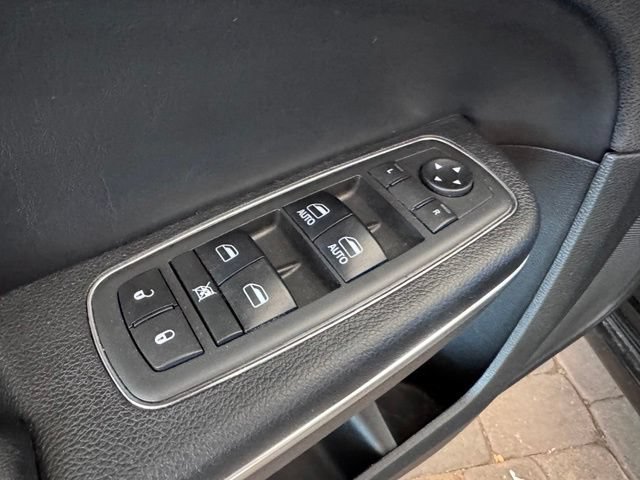 Used 2018 Chrysler 300 Touring RWD image 10