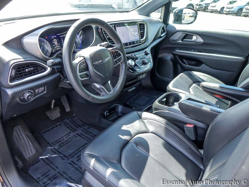 Used 2025 Chrysler Pacifica Select FWD image 10