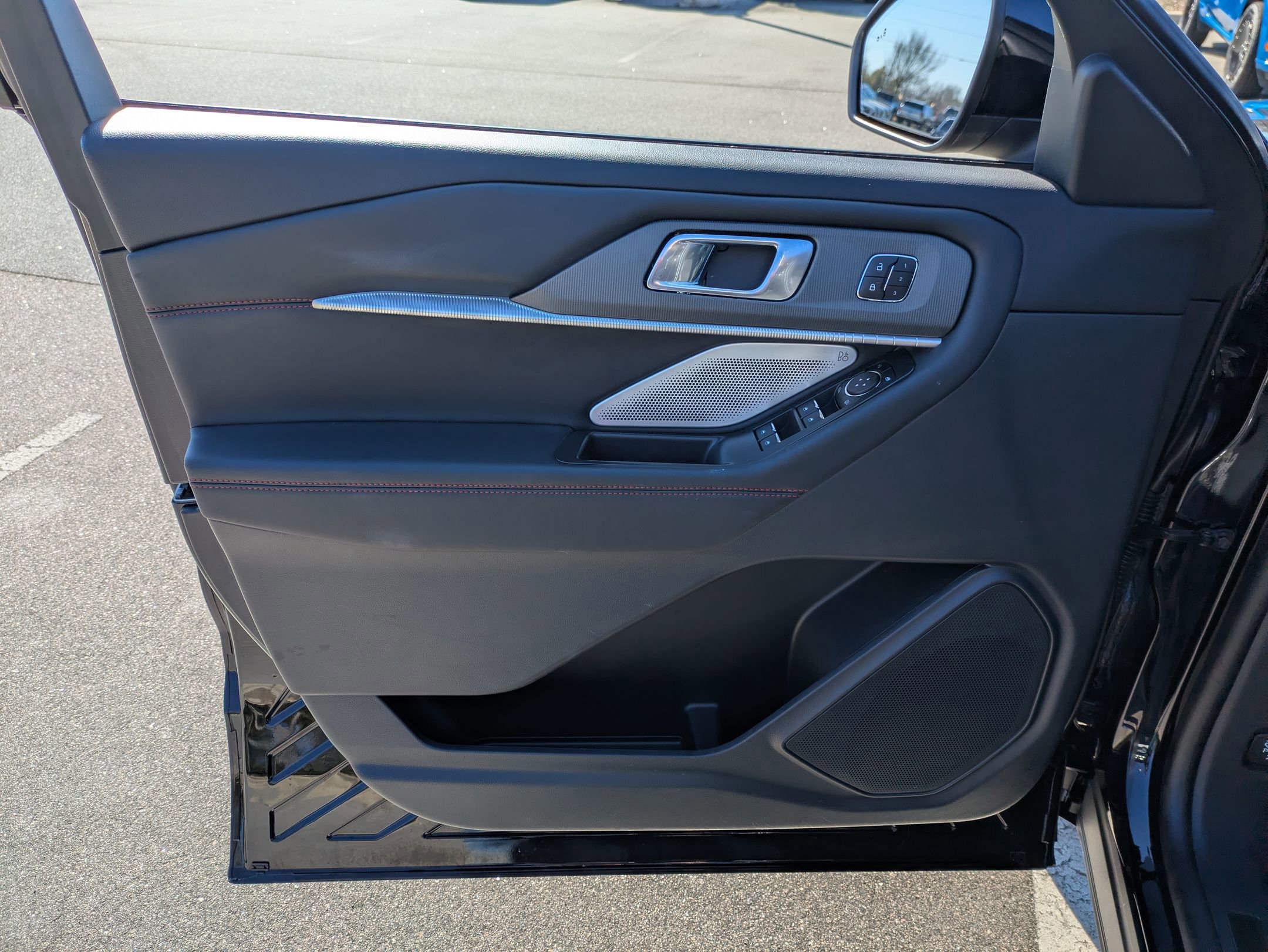 Certified 2025 Ford Explorer ST image 15