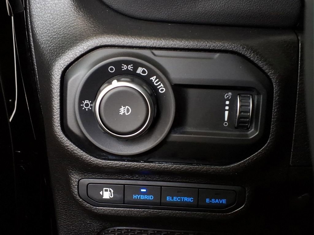 Used 2023 Jeep Wrangler Unlimited Sahara w/ Cold Weather Group AWD/4WD image 19