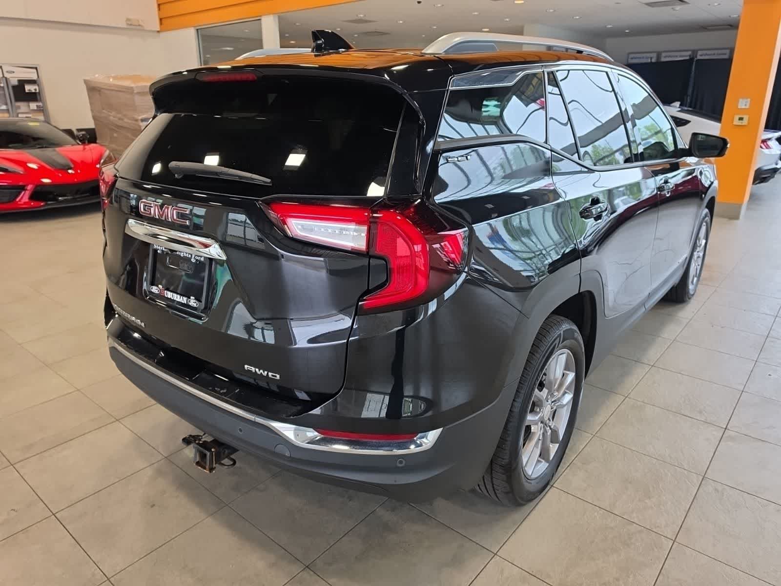 Used 2022 GMC Terrain SLT w/ Infotainment Package II AWD/4WD image 9