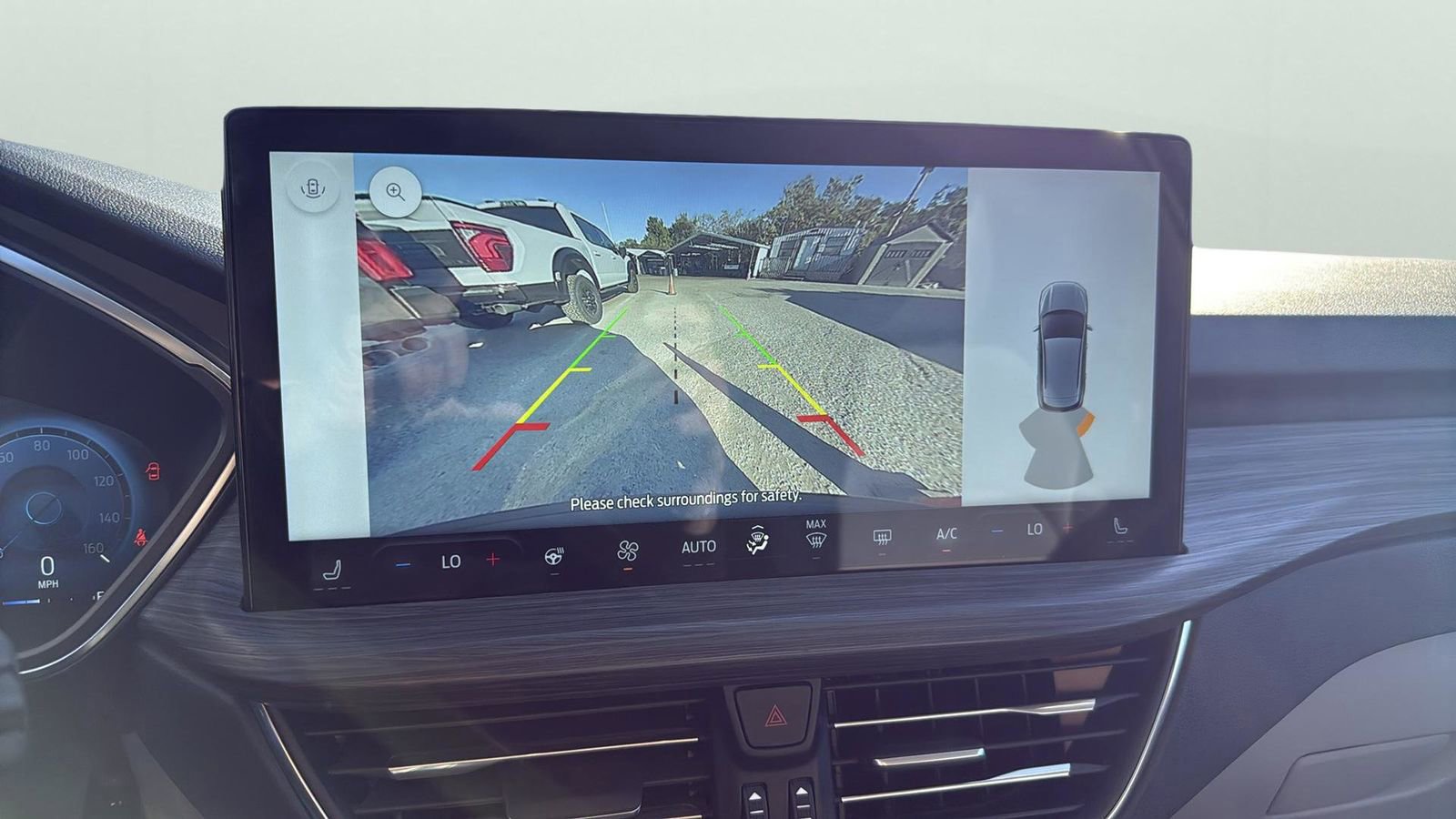 Certified 2025 Ford Escape Platinum w/ Class II Trailer Tow Package image 19