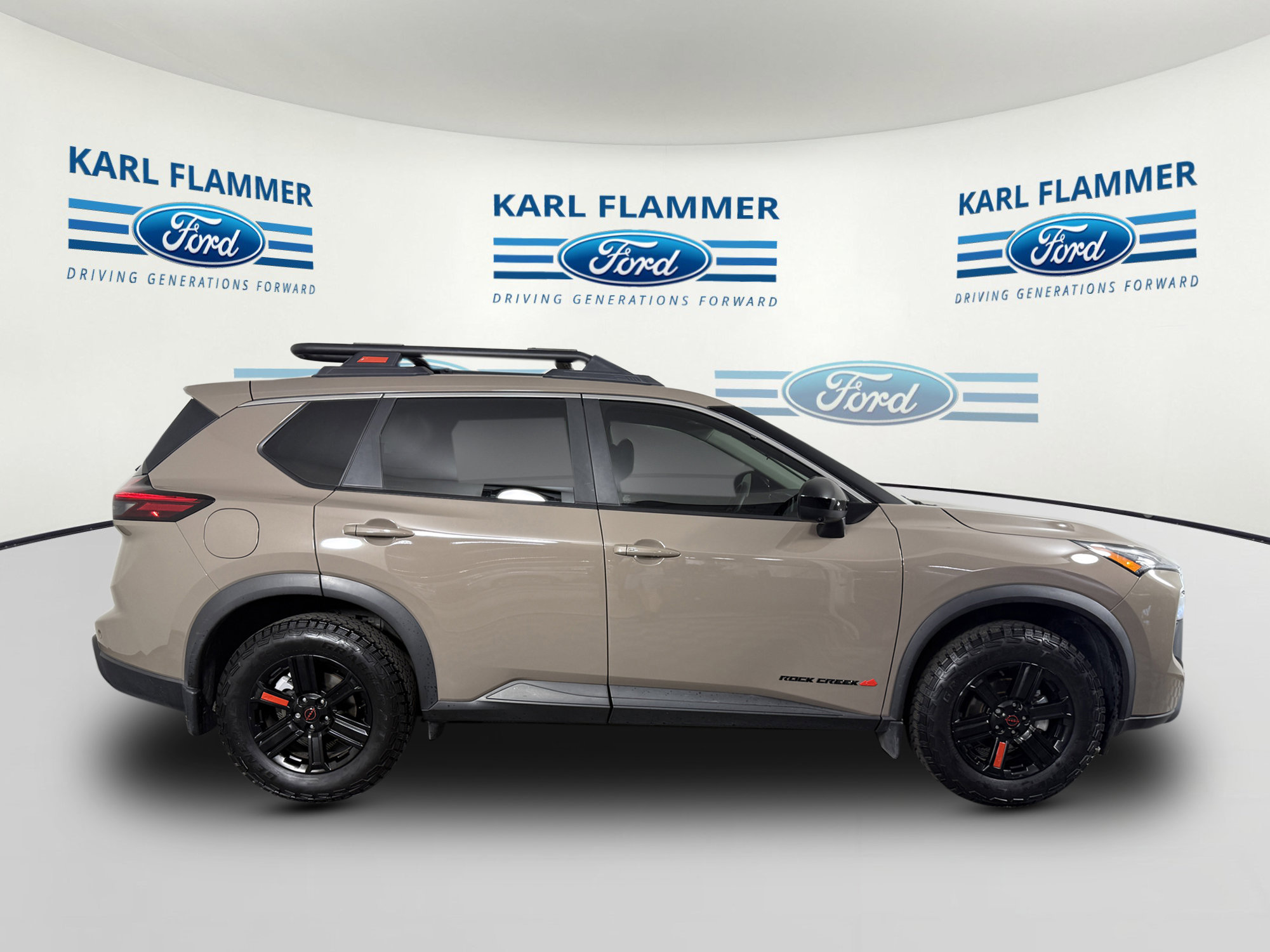 Used 2025 Nissan Rogue SV AWD/4WD image 2