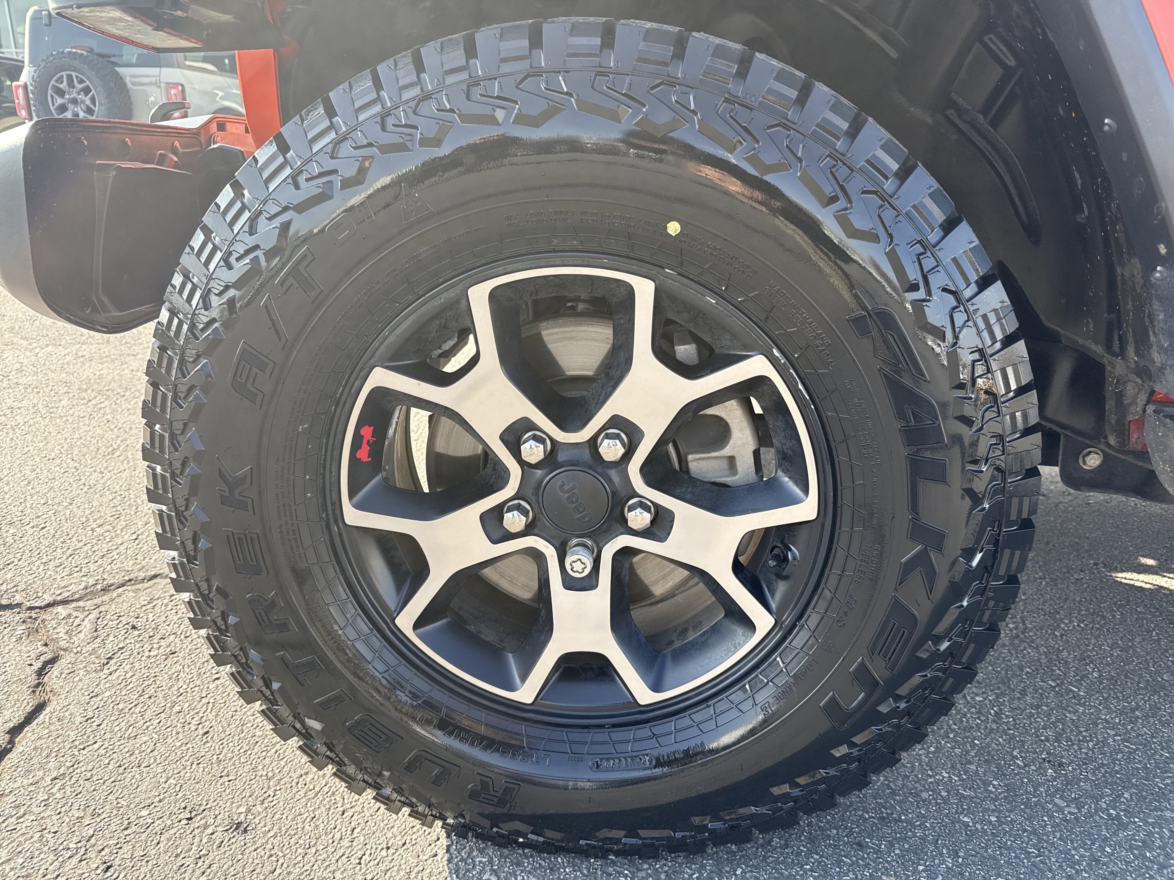 Used 2019 Jeep Wrangler Unlimited Sahara w/ Uconnect 4C Nav & Sound Group image 10